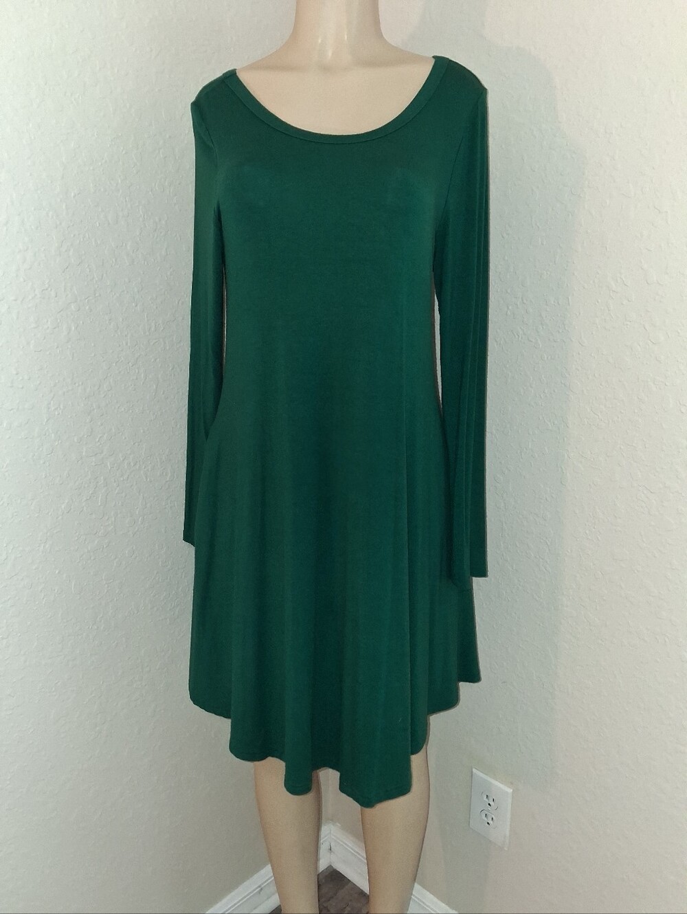 ADORABLE LONG SLEEVED SOLID GREEN DRESS SZ XLG